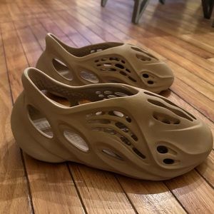 Adidas Yeezy foam runner